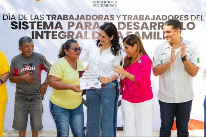 Estefanía Mercado y Verónica Lezama celebran el Día de las Trabajadoras y Trabajadores del DIF en Solidaridad
