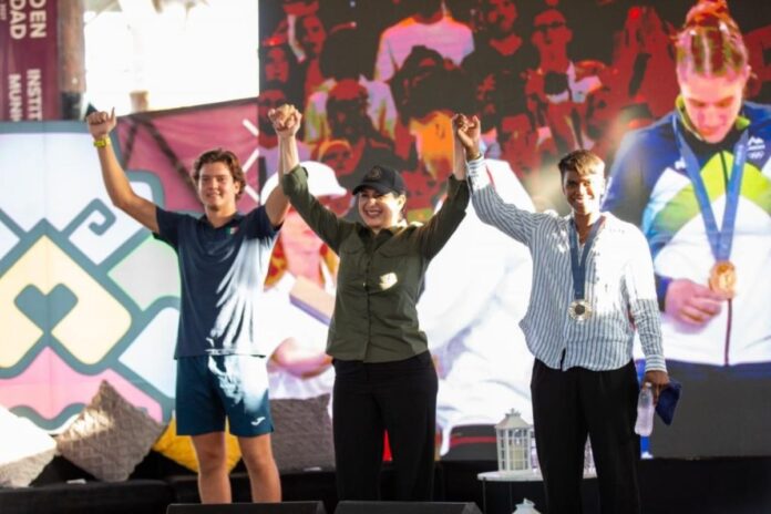 Estefanía Mercado participa en conversatorio con Prisca Awiti, Vanessa Zambotti y Jerónimo Abogado