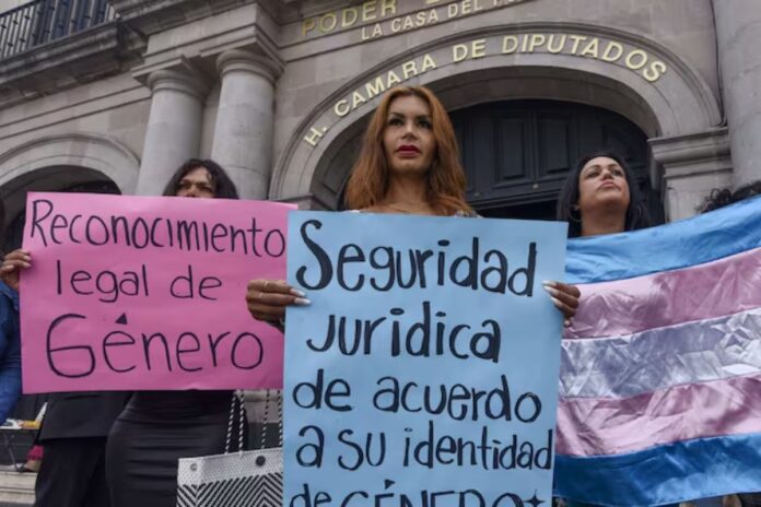 SCJN falla a favor de mujeres trans en caso de discriminación en baños en la plaza Reforma 222