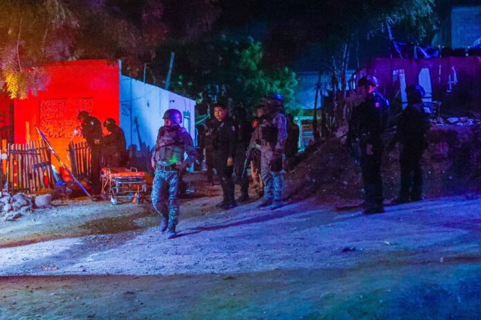 Hallan cuerpo decapitado en carretera de Sinaloa, la víctima sería un peluquero de 37 años