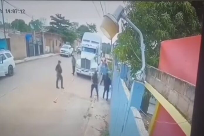 Ataque armado contra empresario del transporte en Acayucan deja saldo de múltiples disparos y un perro herido
