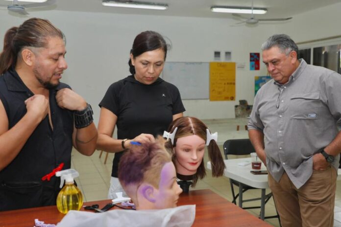 DIF Playa del Carmen impulsa educación y capacitación en el Centro de Desarrollo Comunitario