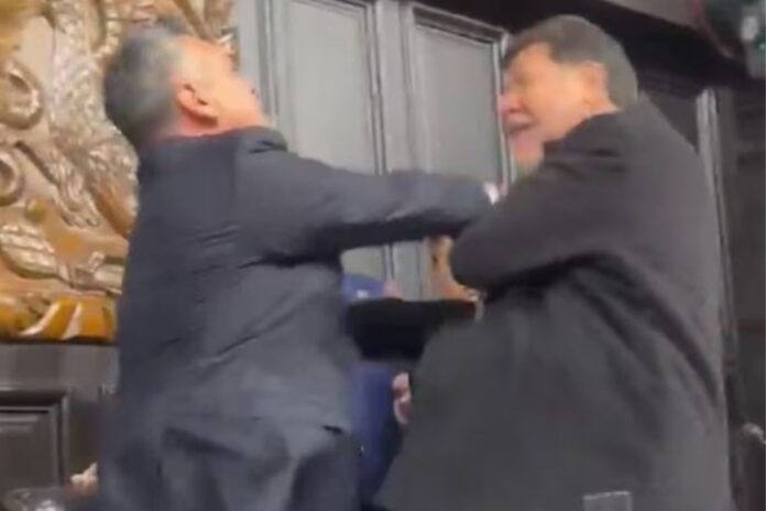 Alito Moreno golpea a Fernández Noroña en el pleno del Senado