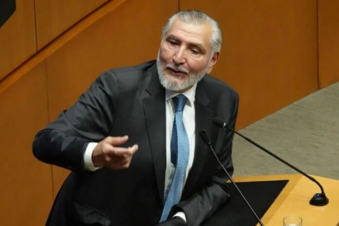 Adán Augusto López desestima investigación a AMLO por huachicol fiscal y se burla de la oposición