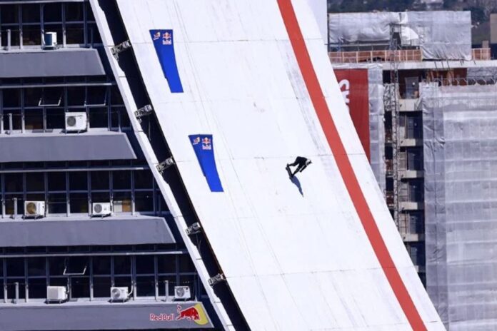 Sandro Dias rompe límites: Doble récord Guinness en skate desde la rampa más alta del mundo