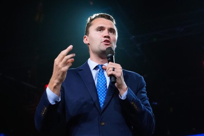 Charlie Kirk recibe un disparo en un evento en Utah Valley University