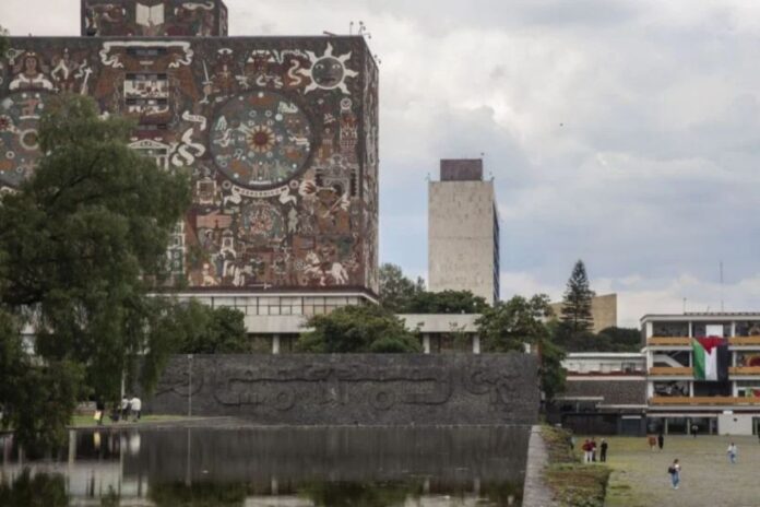 Encapuchados intentan tomar la Facultad de Derecho de la UNAM tras toma de la Prepa 8