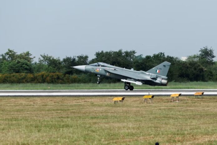 Avión de combate indio se estrelló durante demostración