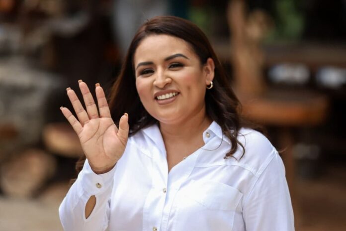 Blanca Merari celebra emotiva Posada Navideña con adultos mayores en Leona Vicario