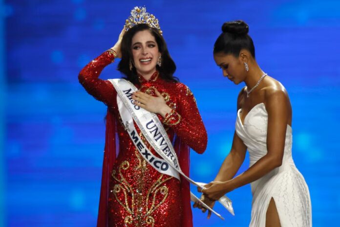 Regañan a Fátima Bosch en pleno 