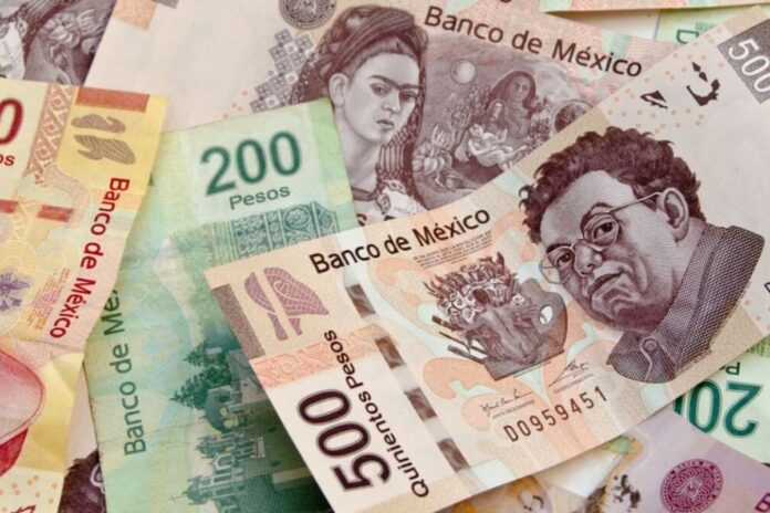 El peso mexicano recupera terreno frente al dólar y las amenazas de Donald Trump