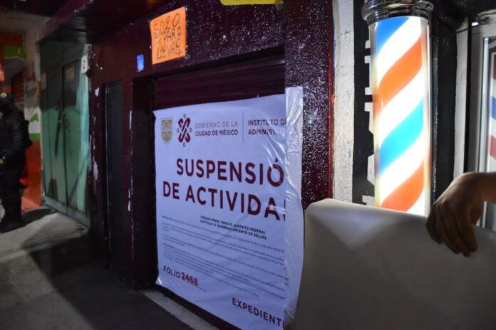 Suspenden siete chelerías en Tlalpan por denuncias relacionadas a venta de alcohol en la vía pública