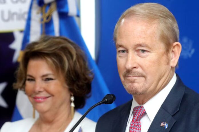 Donald Trump nombra a Ronald Johnson como próximo embajador en México