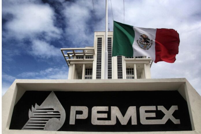 Exportaciones de crudo de Pemex a Estados Unidos tocan su mínimo en 35 años