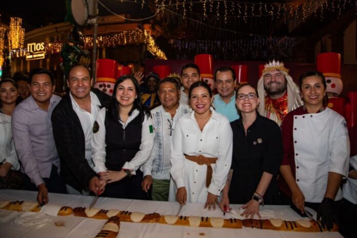 Playa del Carmen celebra con una monumental Rosca de Reyes de 1 kilómetro