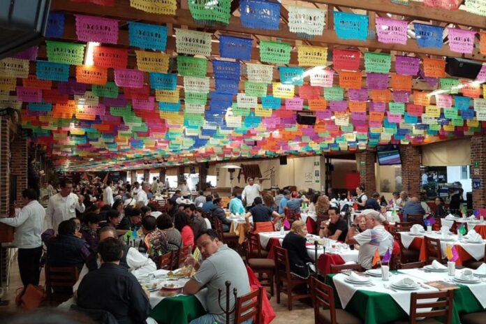 La industria restaurantera en México proyecta crecimiento del 6% para 2025, pero enfrenta retos significativos