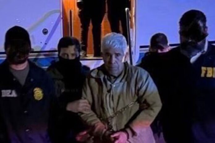 Las primeras imágenes del narco Caro Quintero luego de ser entregado a Estados Unidos