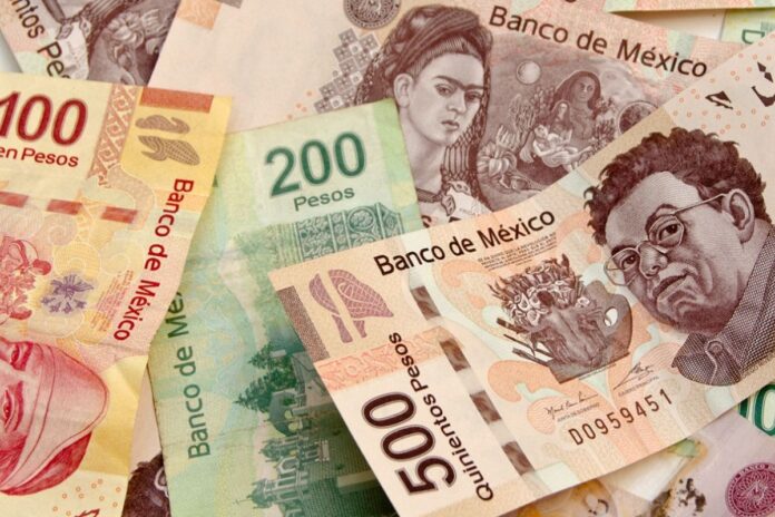 El peso mexicano se deprecia levemente mientras mercados esperan decisión de la Fed