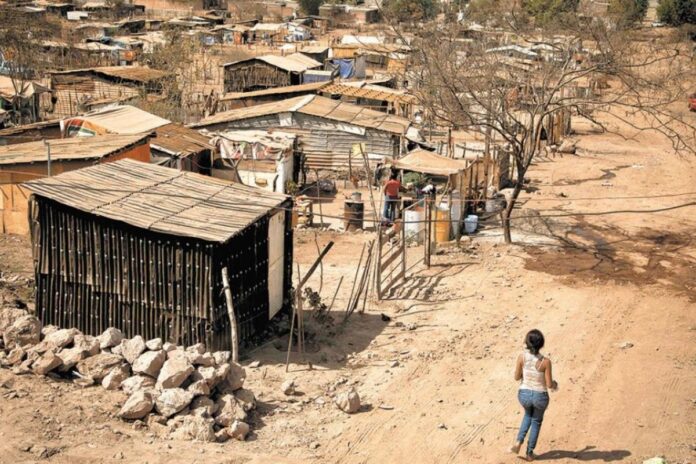 Banco Mundial advierte que la reducción de la pobreza en México se ha estancado y podría revertirse