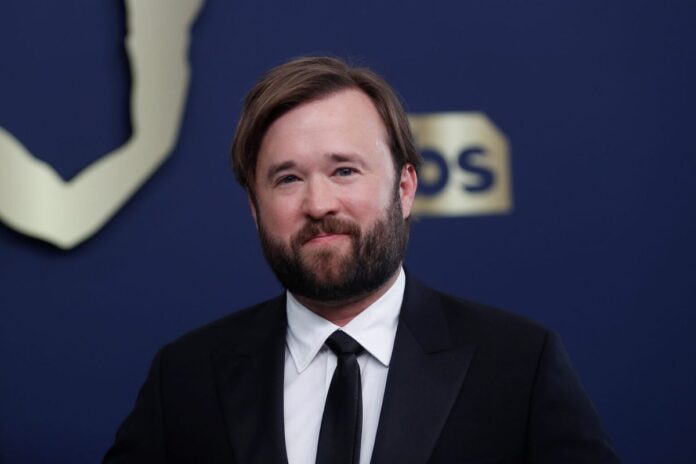 Haley Joel Osment es detenido en California por presunta intoxicación pública y posesión de sustancias