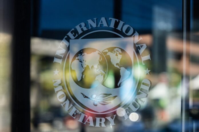 FMI advierte desaceleración económica global por aranceles de Donald Trump, pero descarta recesión en 2025