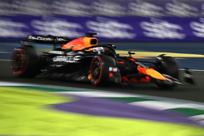 Verstappen logra la pole del GP de Arabia Saudita en una apretada clasificación