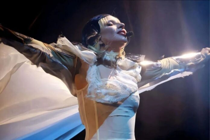 Lady Gaga hechiza a 65 mil fans en México con su era más caótica: 