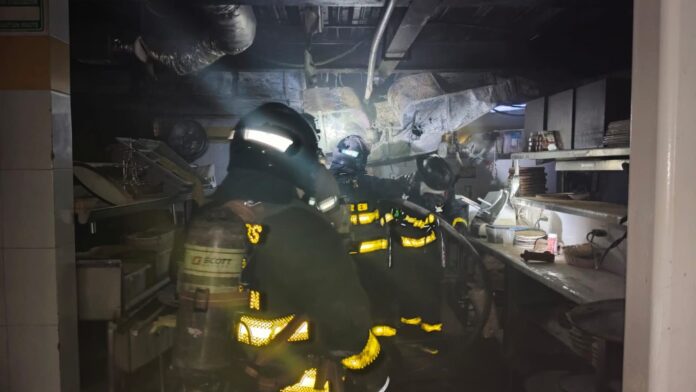 Respuesta inmediata del gobierno de Estefanía Mercado permite evacuar a 1,500 personas y controlar incendio en Plaza Las Américas