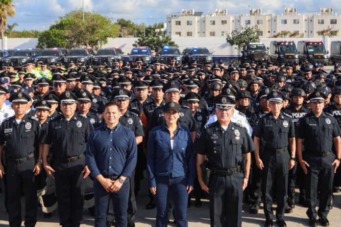 Estefanía Mercado cumple su compromiso con las y los policías de Playa del Carmen: Anuncia bono económico de 21 mil pesos