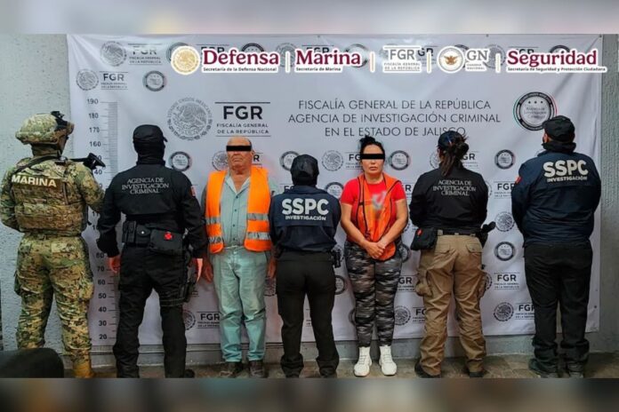 Capturan en Jalisco a operadora del CJNG buscada por el FBI: le aseguran un arma de fuego dorada