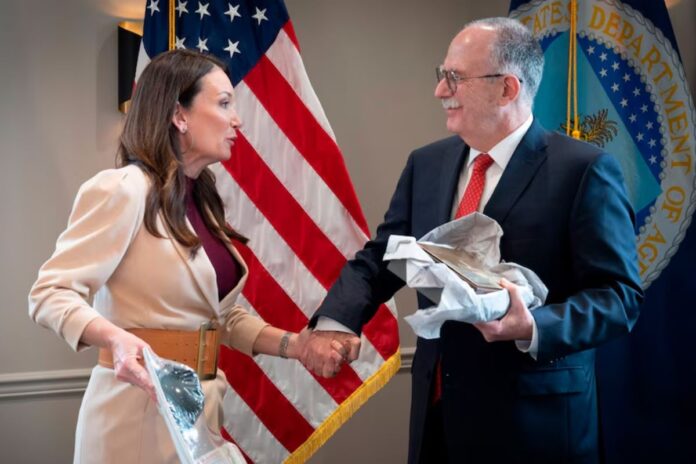 México y Estados Unidos avanzan en la reanudación de exportaciones de ganado tras brote de gusano barrenador, pero se mantiene suspensión