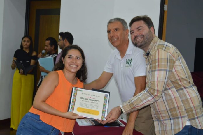 Escuela de Negocios impulsa a 120 emprendedores y fortalece el tejido social en Playa del Carmen