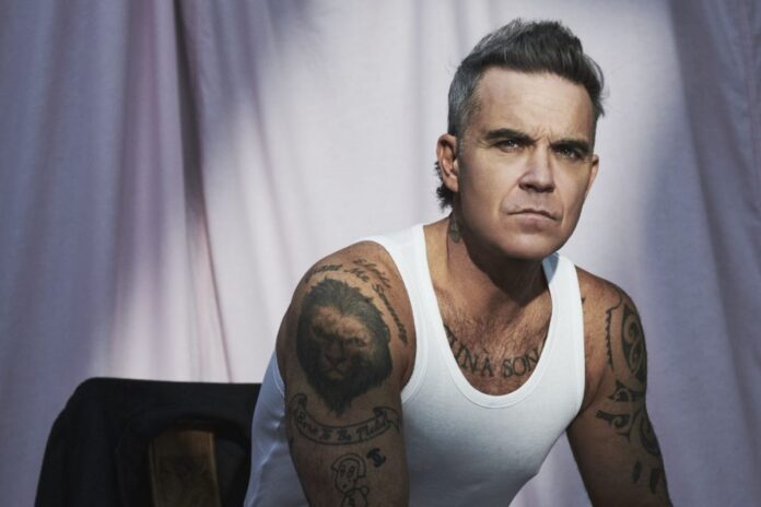 Robbie Williams sorprende en Londres con raperos del grime y anticipa nuevo disco 