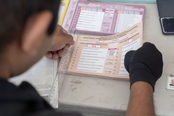 Robo de boletas en Puebla y Chiapas empaña jornada de elección judicial en México