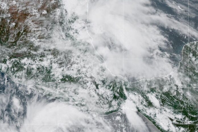 Tormentas Barry y Flossie provocan suspensión de clases en Veracruz, Guerrero y Tamaulipas
