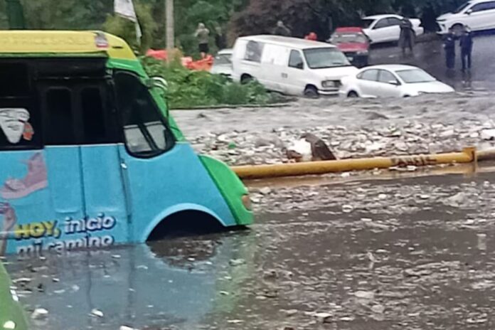 Se desborda la presa San Francisco en Álvaro Obregón por fuertes lluvias: activan alerta púrpura en CDMX