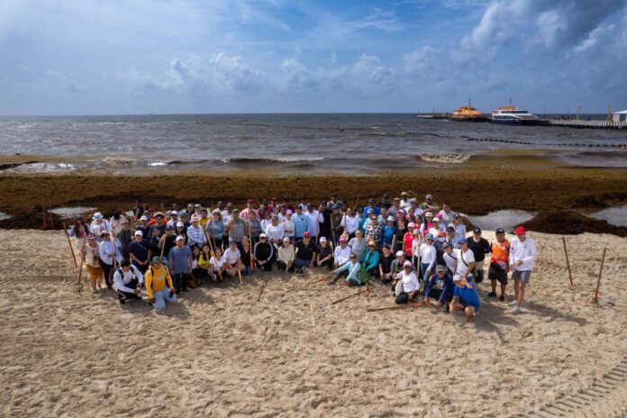 Amexme y el DIF se suman con entusiasmo al #RetoSargazo en Playa del Carmen