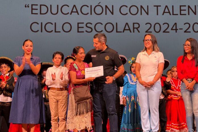 Gobierno de Estefanía Mercado clausura con festival folclórico el programa 