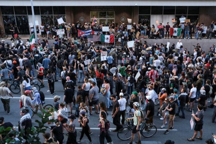 The Washington Post: Estados Unidos estudia extender veto migratorio a 36 países, en su mayoría africanos