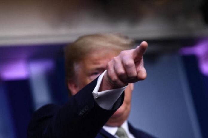 Presidente de la Universidad de Virginia renuncia por presiones del gobierno de Donald Trump