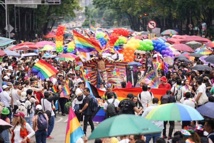 En imágenes: 800 mil personas participan en la Marcha LGBTQ+ en la CDMX