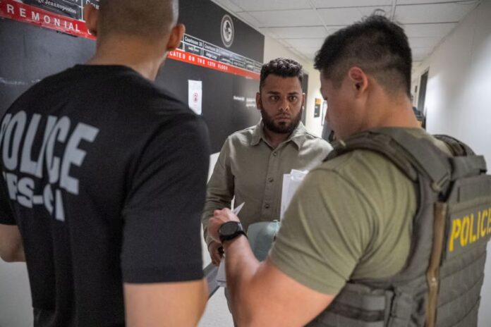 Demián Bichir y el cónsul de México en Los Ángeles lanzan mensaje a migrantes mexicanos ante redadas y operativos en EE. UU.