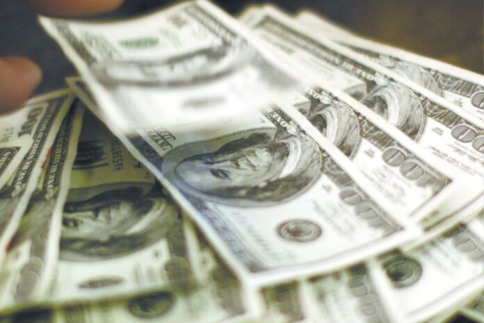 Donald Trump impulsa impuesto a remesas: Amenaza directa a millones de familias migrantes