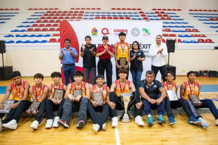 Estefanía Mercado rinde homenaje a atletas del CECyTE Quintana Roo tras su destacada participación nacional