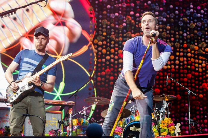 Concierto de Coldplay en Boston se convierte en escenario de polémica por infidelidad captada en vivo