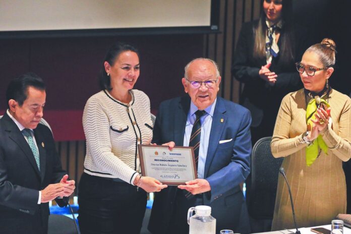 Reconocen a los pioneros del trasplante de corazón en México: Un legado que late con fuerza