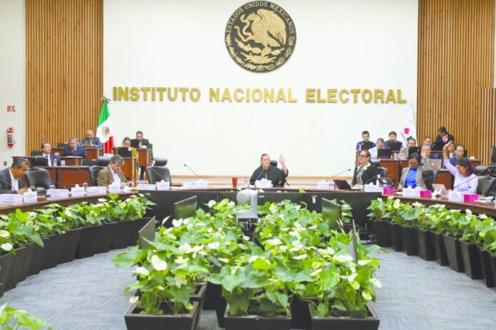 INE rechaza entrega del Padrón Electoral para nueva CURP biométrica y defiende credencial para votar