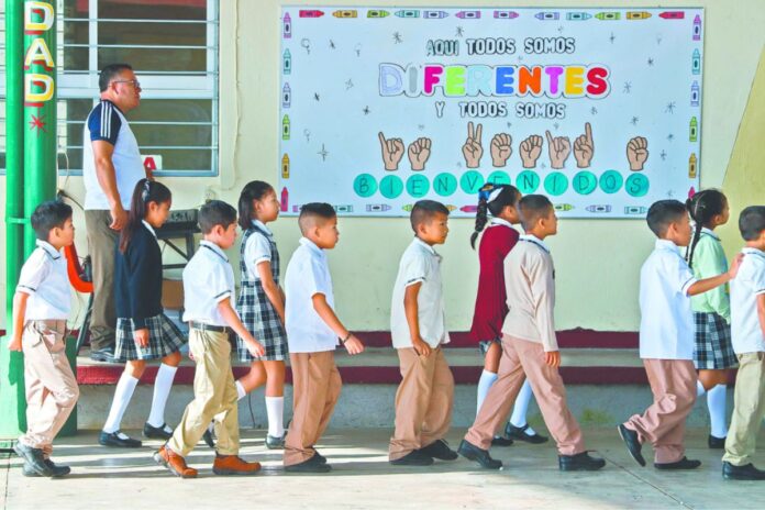 Educación con Rumbo: Casi un millón de alumnos abandonaron la escuela en México durante el ciclo escolar 2024-2025