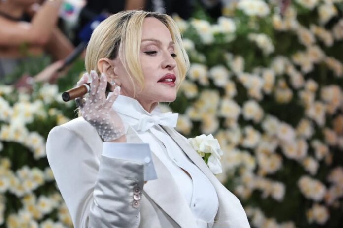 Madonna vuelve a romper TikTok con una actuación viral junto a su novio Josh Popper
