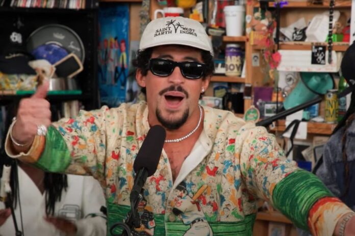 Lanzan 'El ABC de DtMF', un diccionario que descifra el universo cultural de 'Debí tirar más fotos' de Bad Bunny